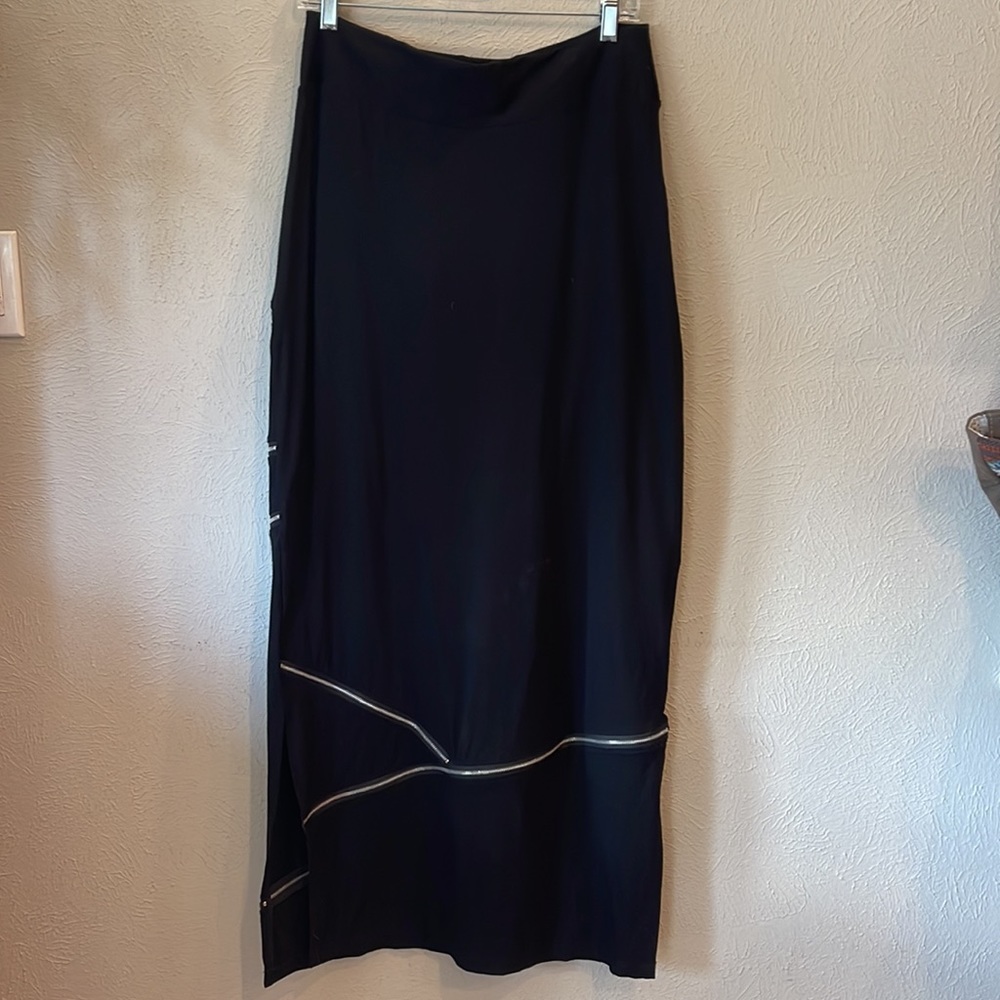 Rock ‘N Karma XL black ZigZag skirt. Stretch waist. Slits on both sides. Zippers - Picture 5 of 11